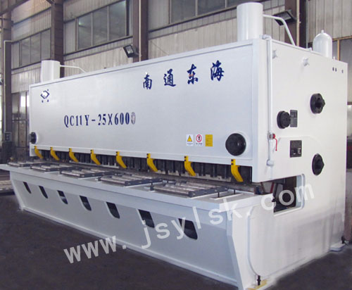 QC11Y-25*6000液壓(ya)閘式剪(jiǎn)闆機