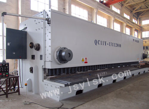 QC11Y-13*12000大型剪闆(pan)機