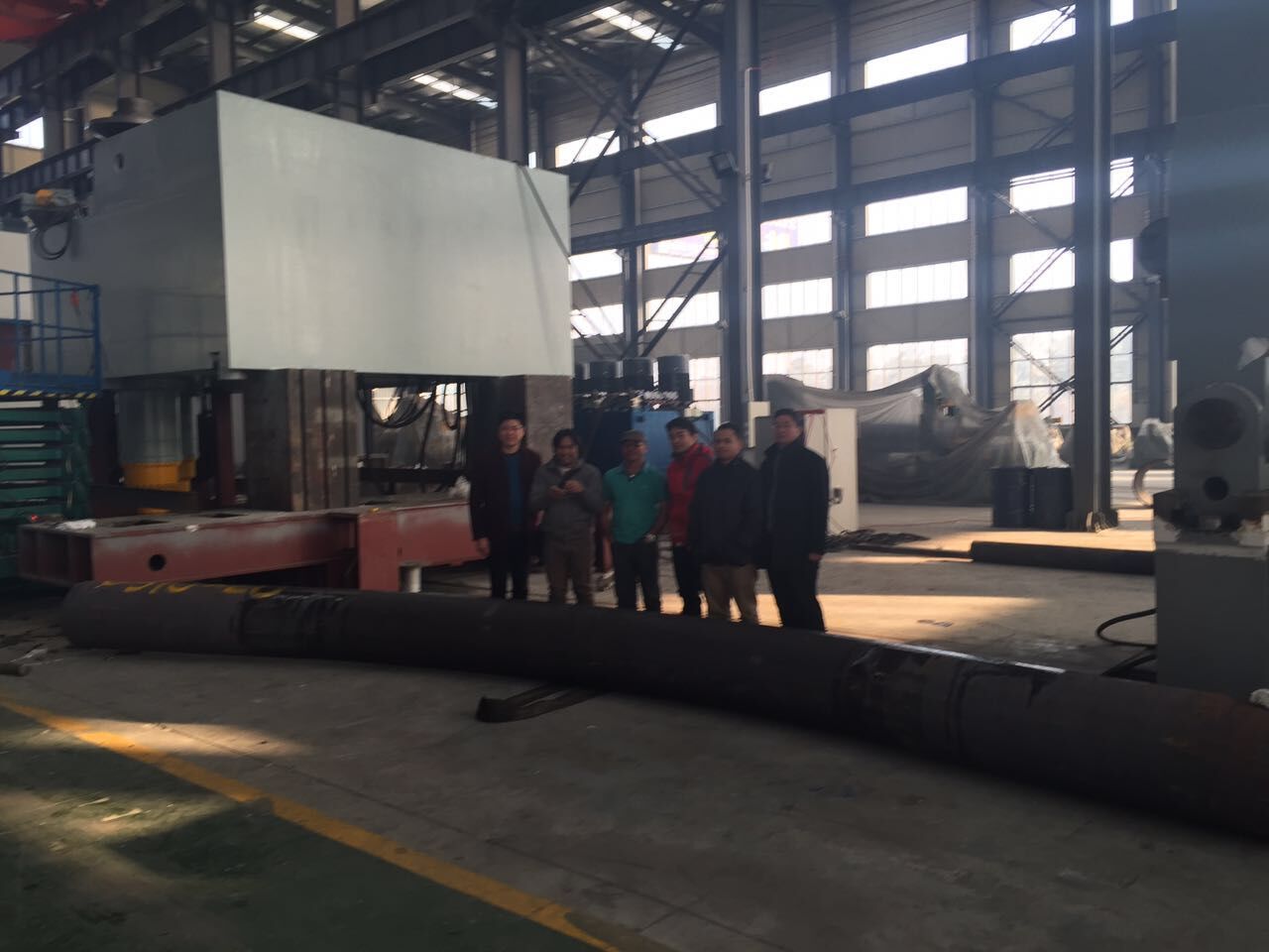 世界(jiè)最大的(de)型材彎(wān)曲機