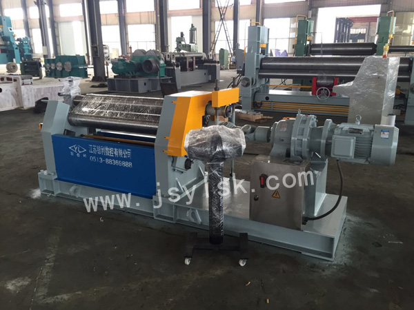 機(ji)械三輥非(fei)對稱式卷(juàn)闆機