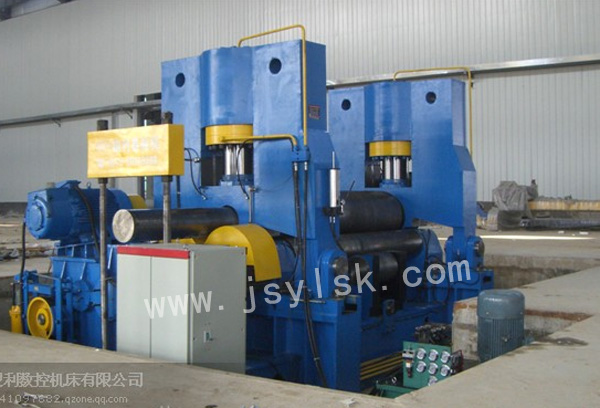 大型(xíng)上輥萬能(néng)式卷闆機(jī)