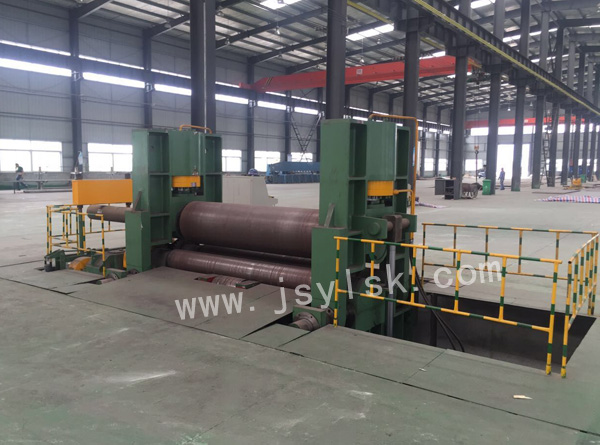 中(zhōng)小型上輥萬(wan)能式卷闆機(ji)