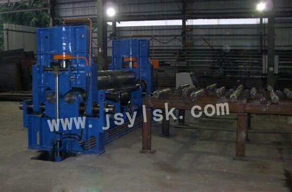 中小型(xing)上輥萬能(neng)式卷闆機(jī)