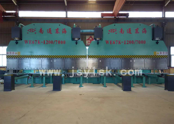 WC67Y/E系列(lie)雙機聯(lián)動折彎(wan)機