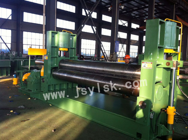 液壓三(san)輥對稱式卷(juan)闆機