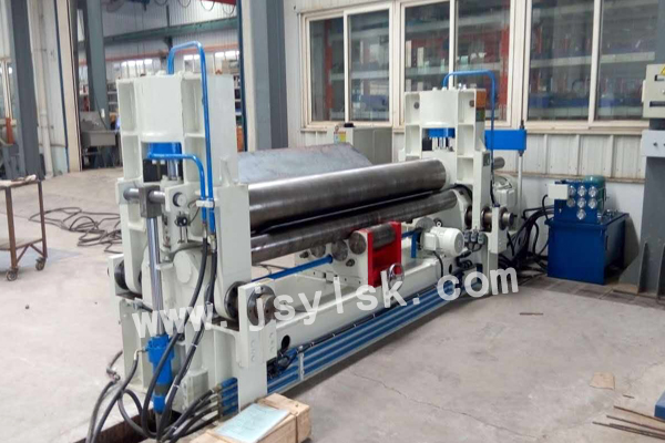 中小型(xing)上輥萬(wan)能式卷(juan)闆機