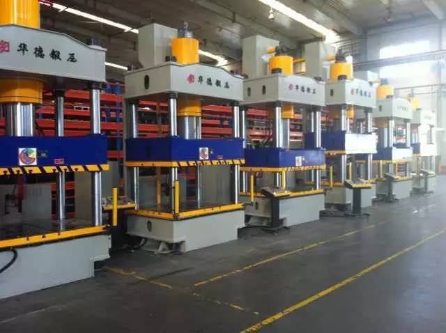 四柱液(yè)壓機