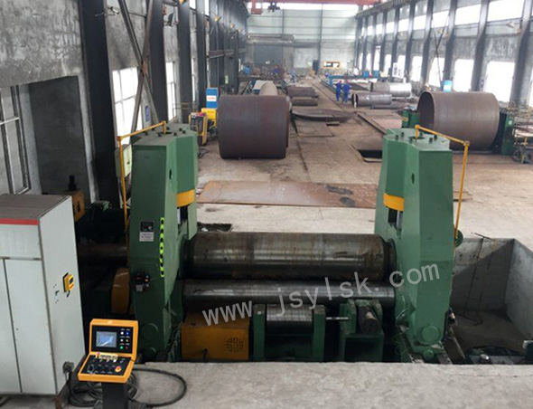 大(dà)型上輥萬能(néng)式卷闆機