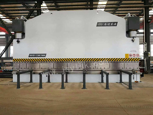 WE67K-1200/9000大型(xíng)折彎機