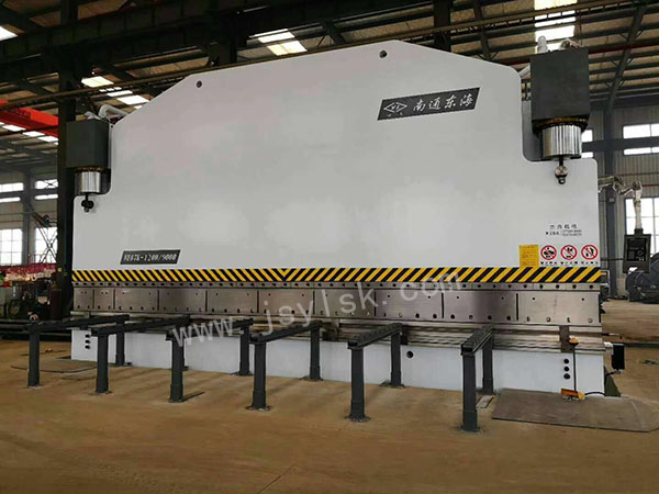 WE67K-1200/9000大型折(she)彎機