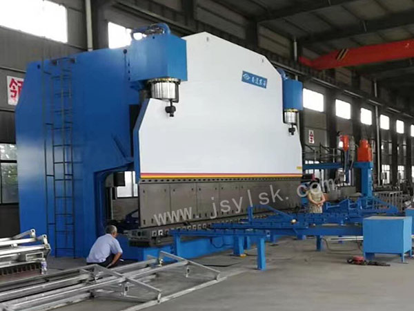 WE67K-1600/8000大(da)型折彎機