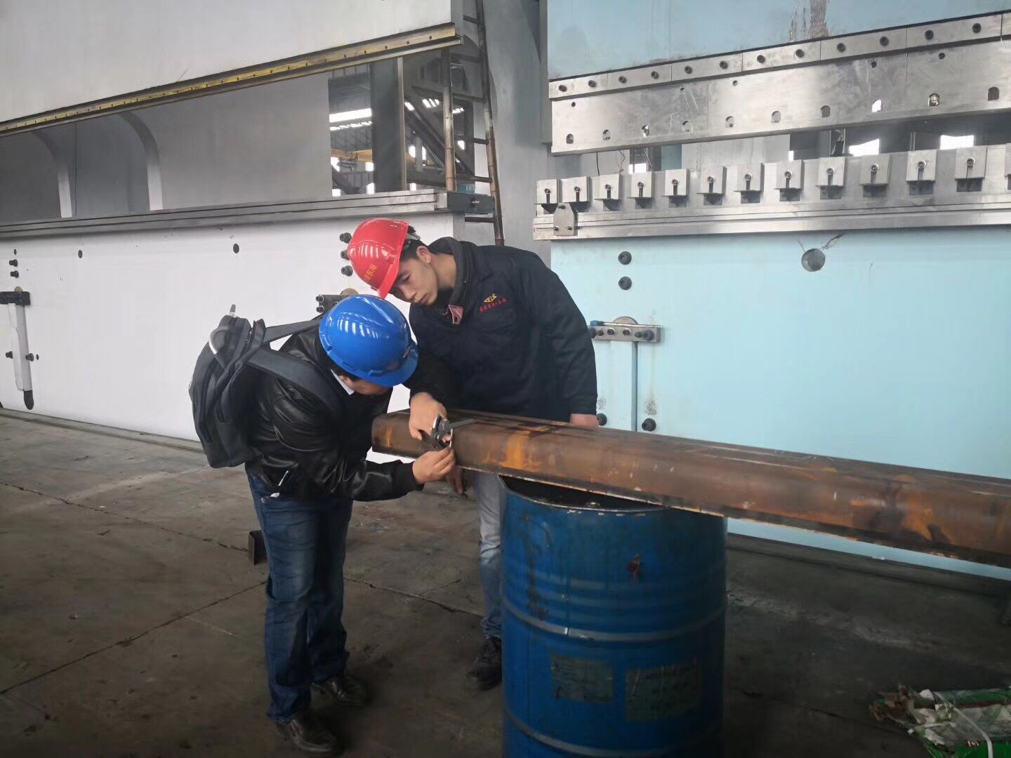 東海數控(kong)折彎機試機