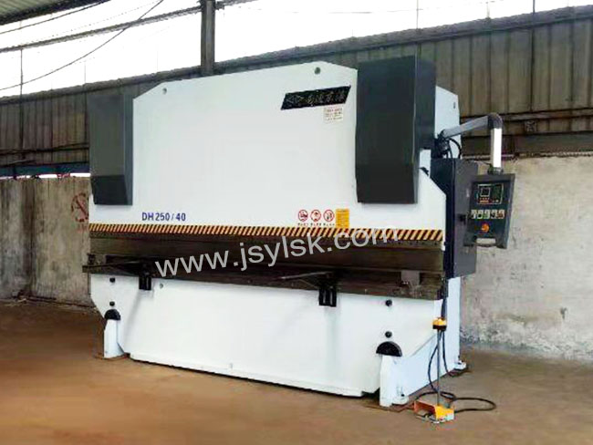 WC67Y-40/2000液(yè)壓折彎機(jī)