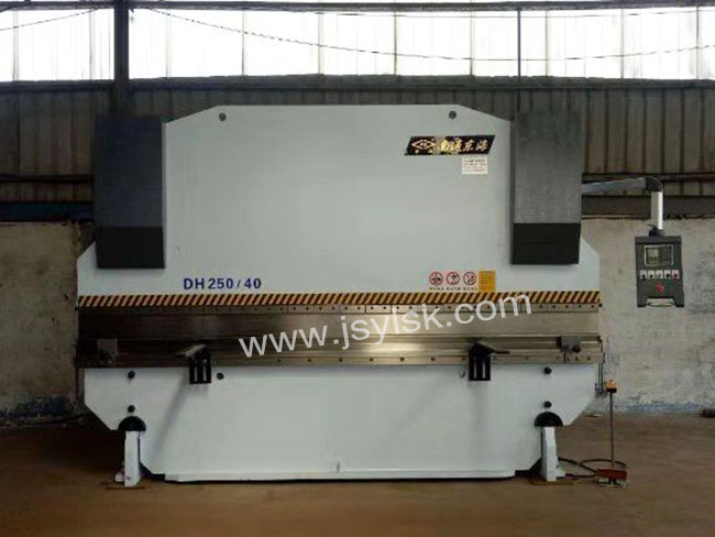 WC67Y-40/2000液(ye)壓折彎機(ji)