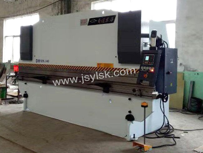 WC67Y-125/4000液(yè)壓折彎(wān)機