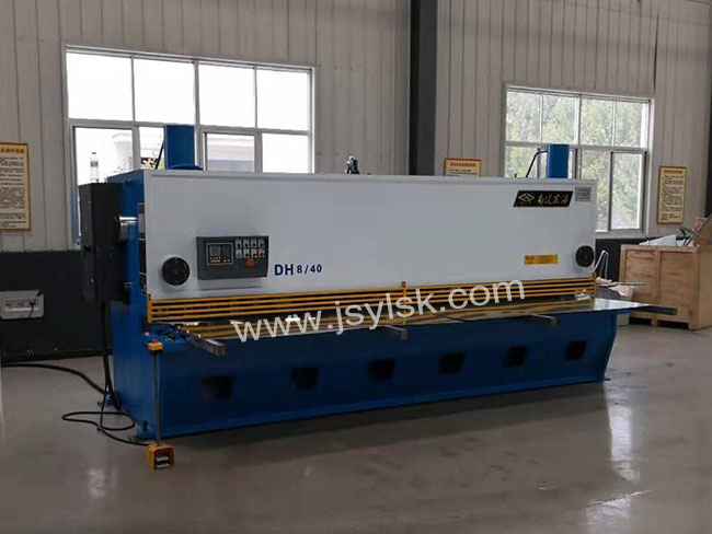 QC11Y-8*4000液壓剪闆機(ji)