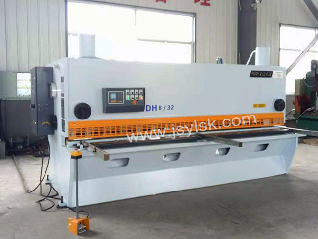 QC11Y-8*3200液壓剪闆機(ji)