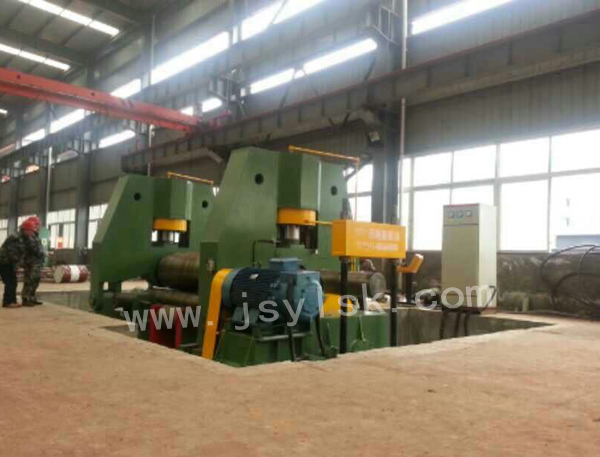 大型上輥萬能(néng)式卷闆機