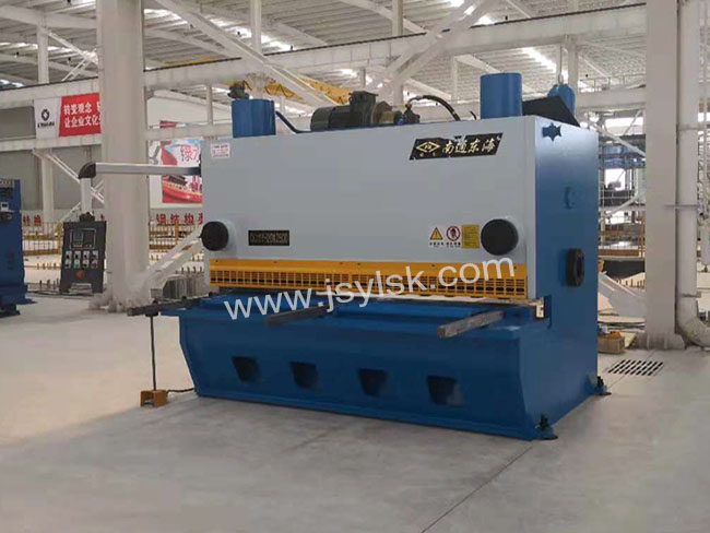 QC11Y-20*2500液(ye)壓剪闆機(jī)