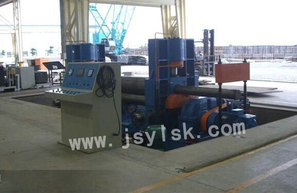 中(zhōng)小型上輥(gun)萬能式卷(juan)闆機